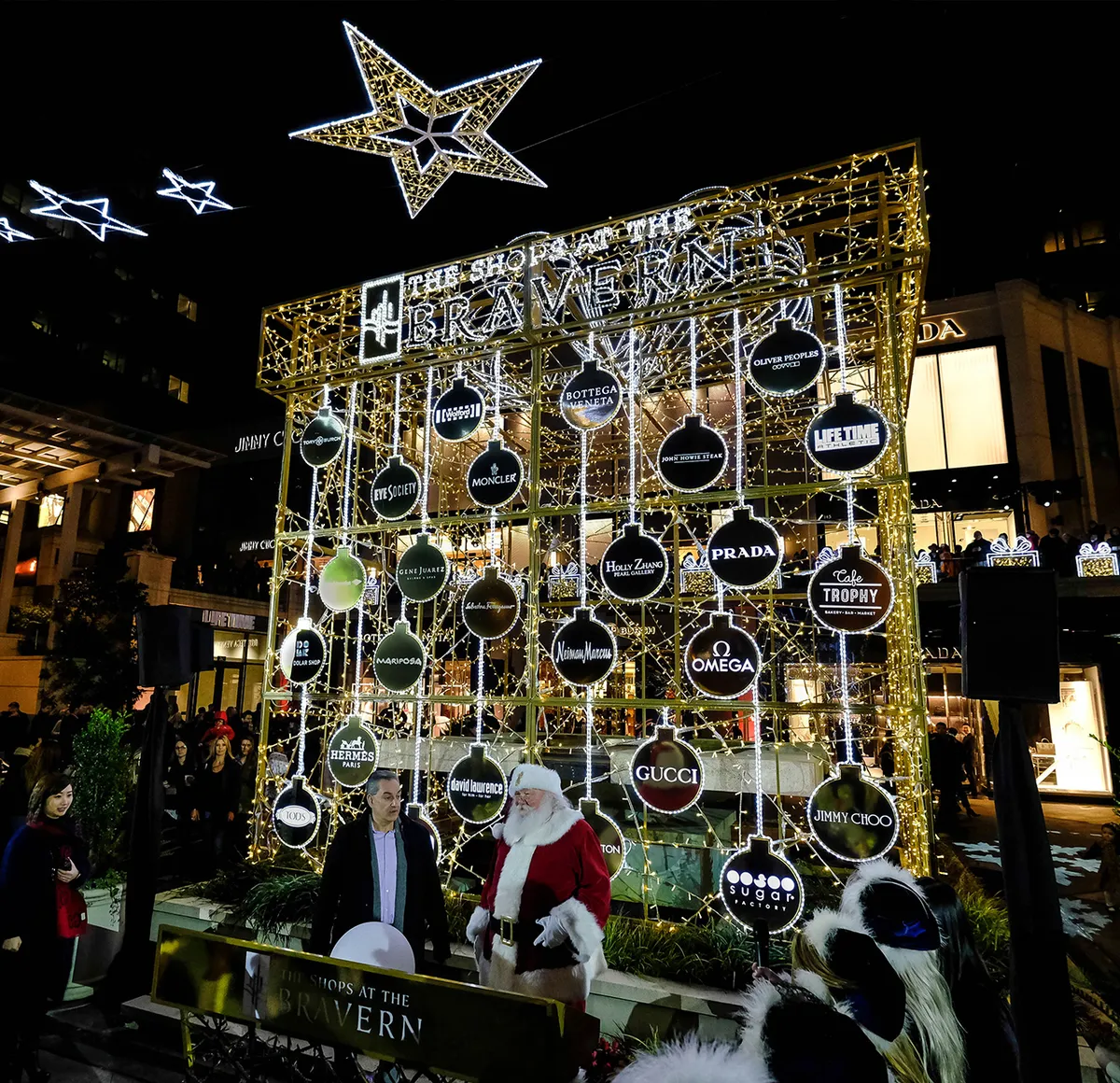 Custom holiday lighting & décor design